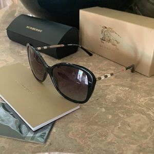 Brand new Burberry sunglasses🔥🔥